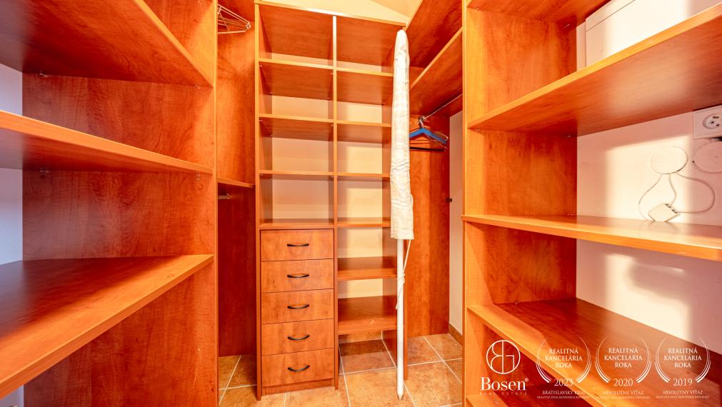 BOSEN | Priestranný 4-izbový byt 140 m² s 40 m² terasou – Hradný kopec, panoramatický výhľad