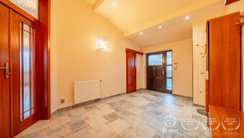 BOSEN | Priestranný 4-izbový byt 140 m² s 40 m² terasou – Hradný kopec, panoramatický výhľad