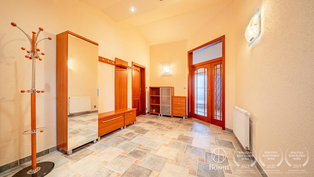 BOSEN | Priestranný 4-izbový byt 140 m² s 40 m² terasou – Hradný kopec, panoramatický výhľad