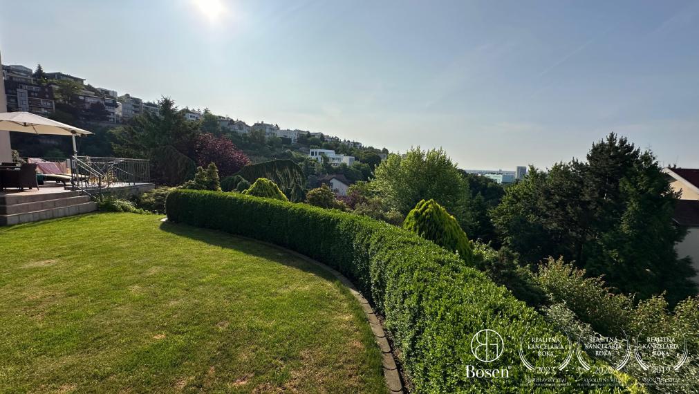 BOSEN | Priestranný 4-izbový byt 140 m² s 40 m² terasou – Hradný kopec, panoramatický výhľad