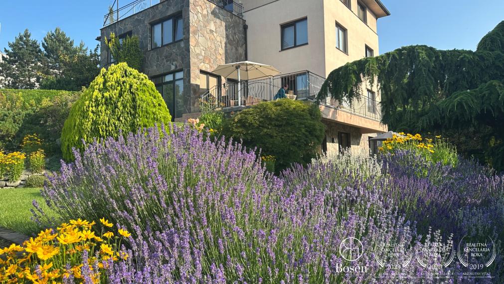 BOSEN | Priestranný 4-izbový byt 140 m² s 40 m² terasou – Hradný kopec, panoramatický výhľad