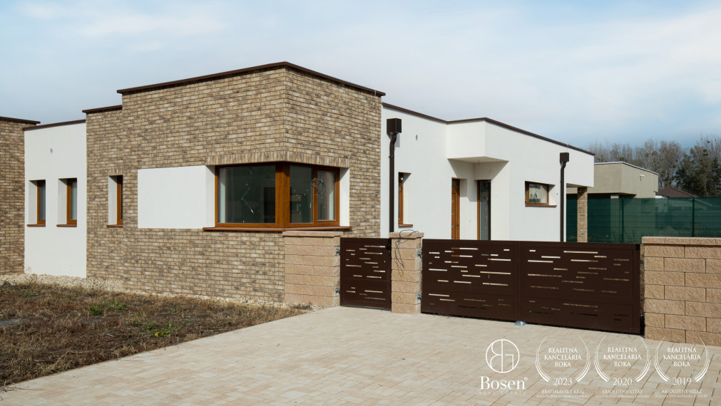 BOSEN | Rodinný dom s dvoma bytovými jednotkami s TEPELNÝM ČERPADLOM V CENE, Dunajský Klátov