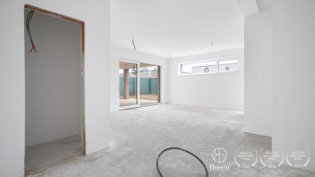 BOSEN | Rodinný dom s dvoma bytovými jednotkami s TEPELNÝM ČERPADLOM V CENE, Dunajský Klátov