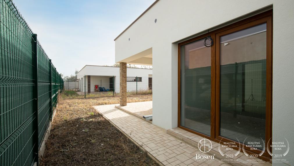 BOSEN | Rodinný dom s dvoma bytovými jednotkami s TEPELNÝM ČERPADLOM V CENE, Dunajský Klátov