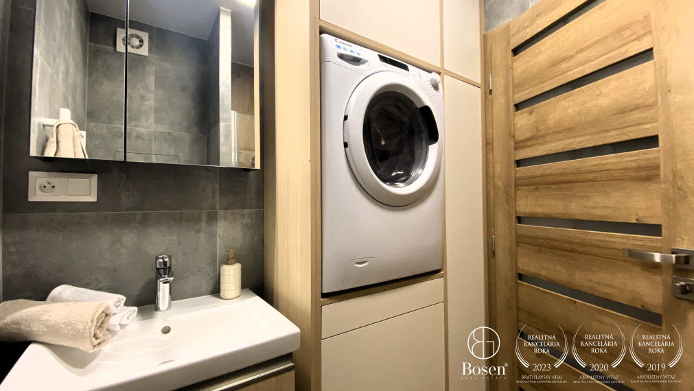 BOSEN| Garsónka s terasou a predzáhradkou