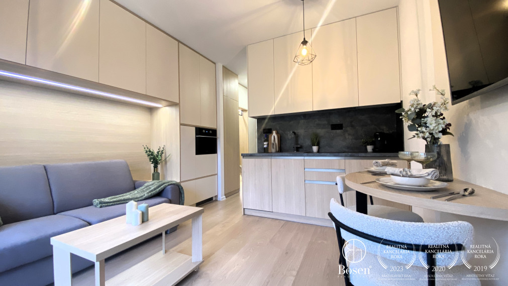 BOSEN| Garsónka s terasou a predzáhradkou