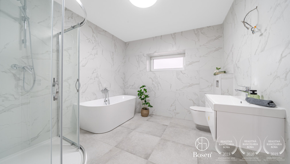 BOSEN | Moderný rodinný dom 147 m2 s veľkou záhradou, garáž, pivnica, Veľké Dvorníky