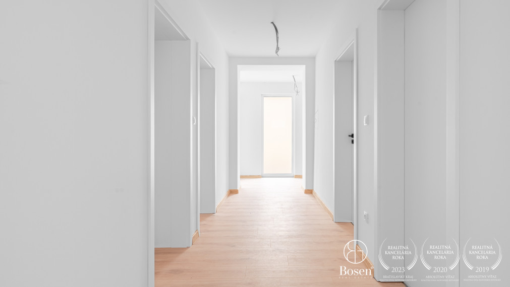 BOSEN | Moderný rodinný dom 147 m2 s veľkou záhradou, garáž, pivnica, Veľké Dvorníky