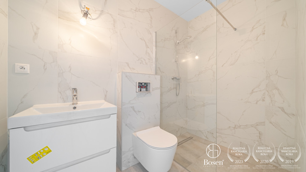 BOSEN | Moderný rodinný dom 147 m2 s veľkou záhradou, garáž, pivnica, Veľké Dvorníky