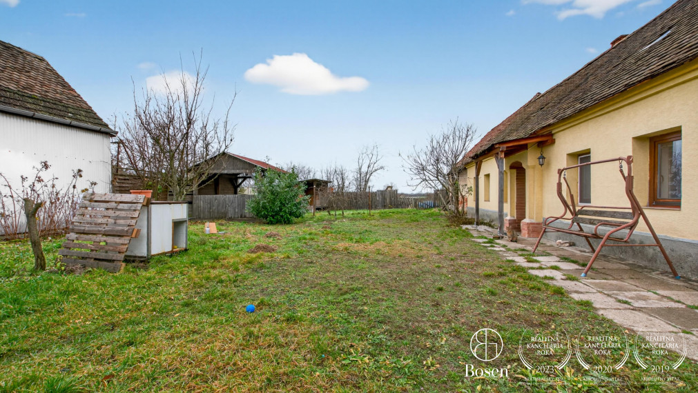 BOSEN | Na predaj rodinný domček vhodný na chalupu s veľkým pozemkom, Moravský Svätý ján