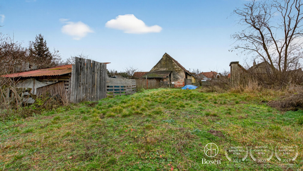 BOSEN | Na predaj rodinný domček vhodný na chalupu s veľkým pozemkom, Moravský Svätý ján