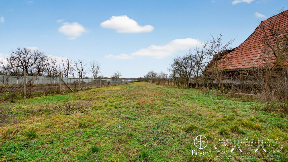 BOSEN | Na predaj rodinný domček vhodný na chalupu s veľkým pozemkom, Moravský Svätý ján