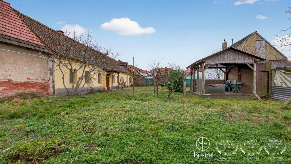 BOSEN | Na predaj rodinný domček vhodný na chalupu s veľkým pozemkom, Moravský Svätý ján