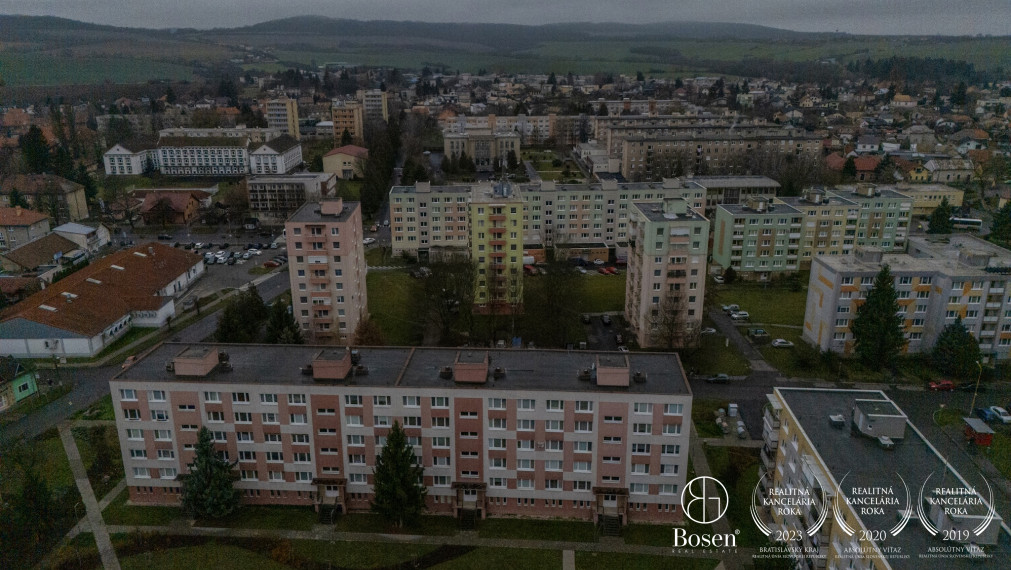 BOSEN | 2 izbový byt s balkónom v perfektnej lokalite, 64m2