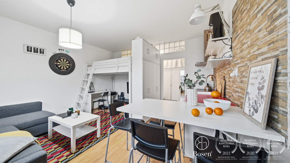 LOYALTERS | 2 izbový byt s predzáhradkou v Moste pri Bratislave