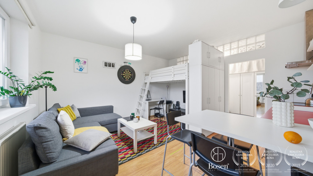 LOYALTERS | 2 izbový byt s predzáhradkou v Moste pri Bratislave