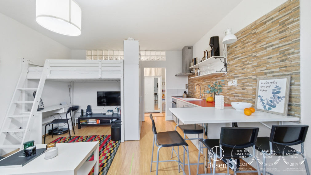 LOYALTERS | 2 izbový byt s predzáhradkou v Moste pri Bratislave