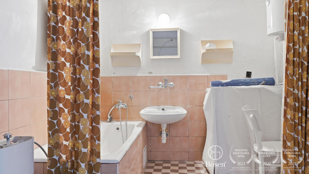 BOSEN | 4 izbový rodinný dom s veľkým pozemkom 1223m2, Malé Leváre