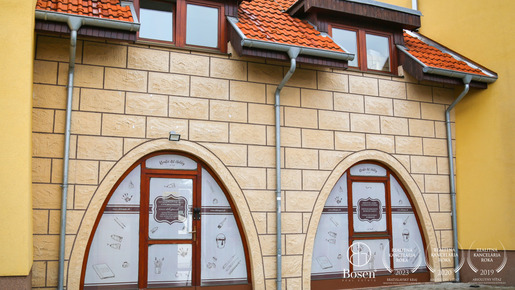 BOSEN | Na prenájom obchodný priestor na pešej zóne DS, 79 m2