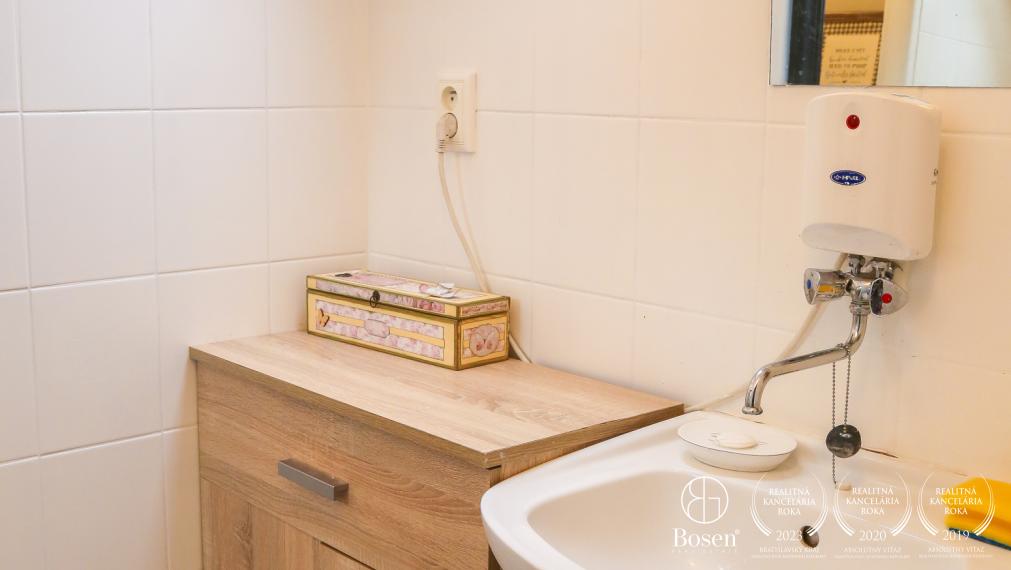 BOSEN | Na prenájom obchodný priestor na pešej zóne DS, 79 m2