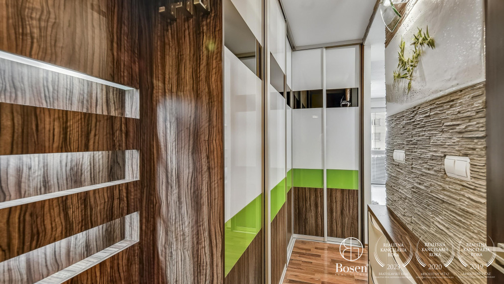 Ponúkame na prenájom 1 izbový byt. Voľný od decembra 2025