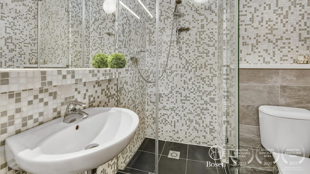 Ponúkame na prenájom 1 izbový byt. Voľný od decembra 2025