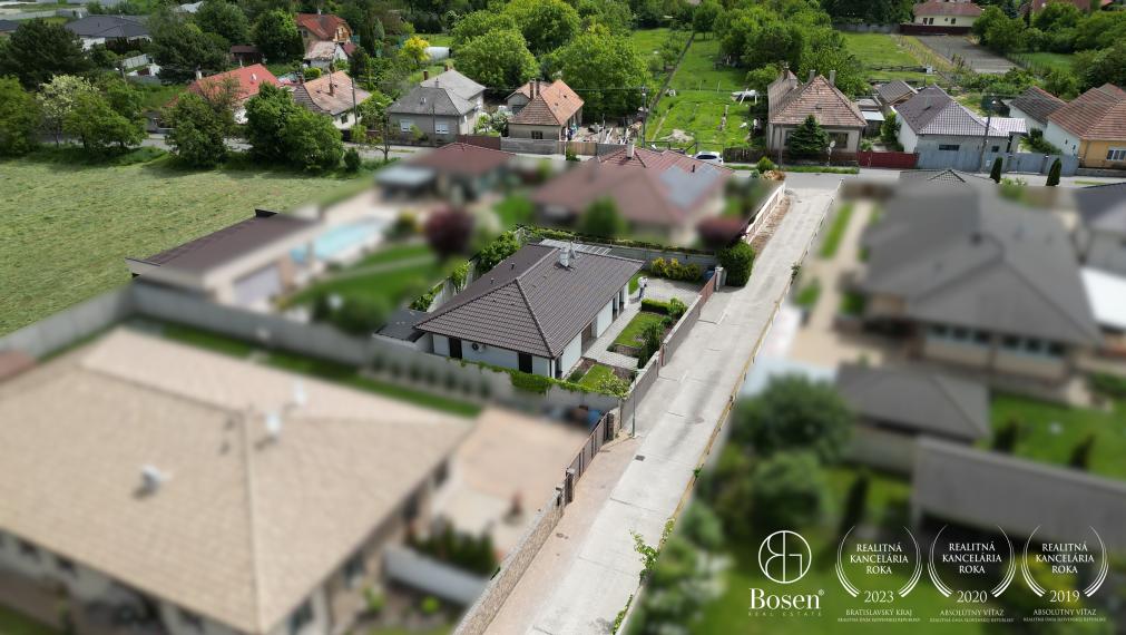BOSEN | Na prenájom: Štýlový rodinný dom v tichej časti DS