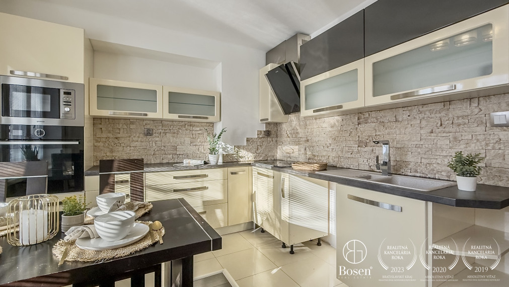 BOSEN | Zrekonštruovaný 3 izbový byt s balkónom, 85m2