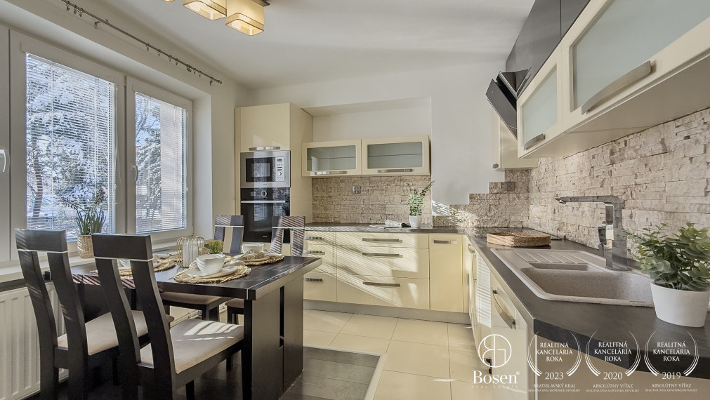 BOSEN | Zrekonštruovaný 3 izbový byt s balkónom, 85m2