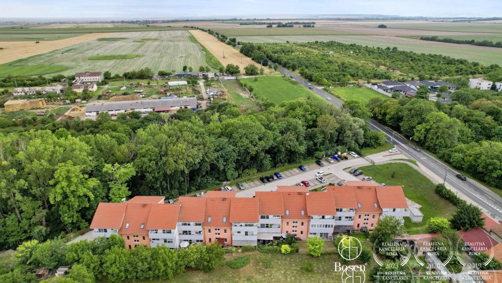 BOSEN |Útulný 3-izb. byt s balkónom a parkovaním – pokojné bývanie