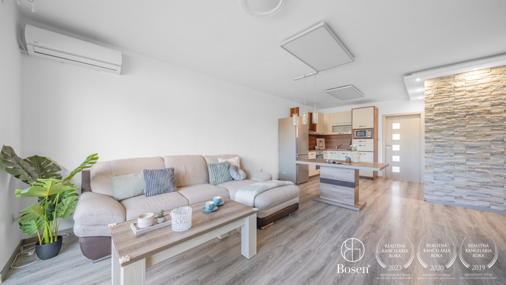 BOSEN |Útulný 3-izb. byt s balkónom a parkovaním – pokojné bývanie