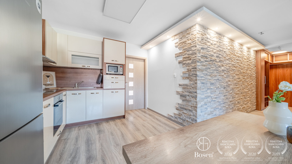 BOSEN |Útulný 3-izb. byt s balkónom a parkovaním – pokojné bývanie