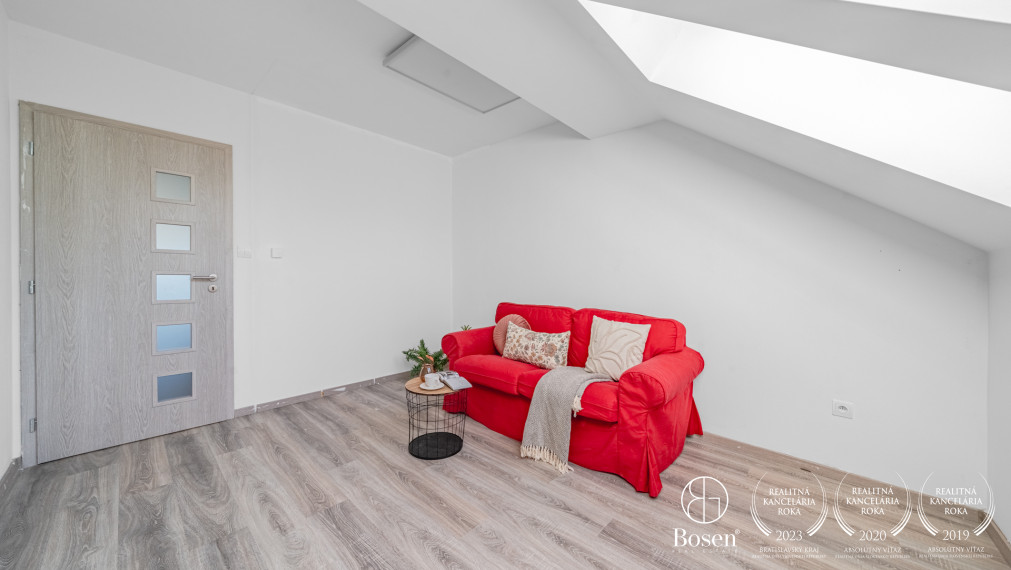 BOSEN |Útulný 3-izb. byt s balkónom a parkovaním – pokojné bývanie
