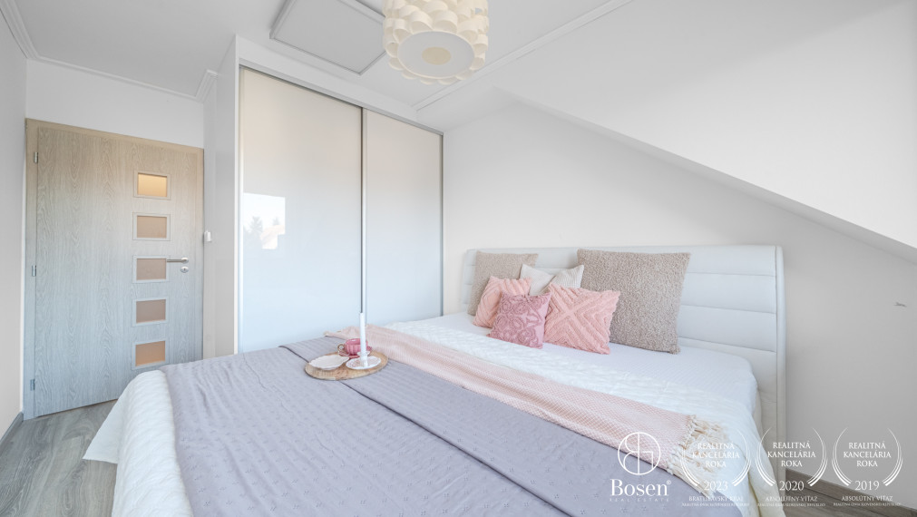 BOSEN |Útulný 3-izb. byt s balkónom a parkovaním – pokojné bývanie