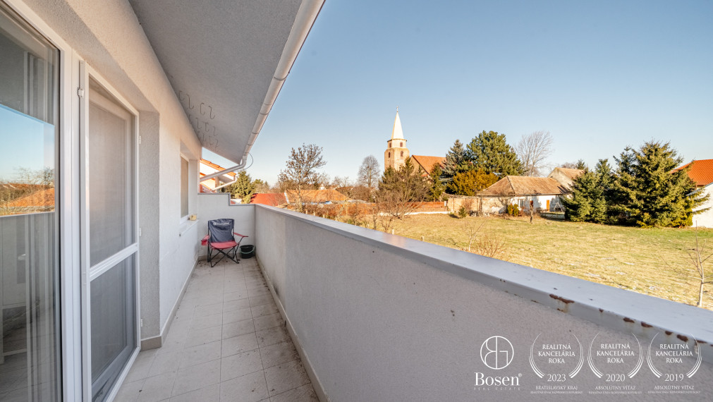 BOSEN |Útulný 3-izb. byt s balkónom a parkovaním – pokojné bývanie