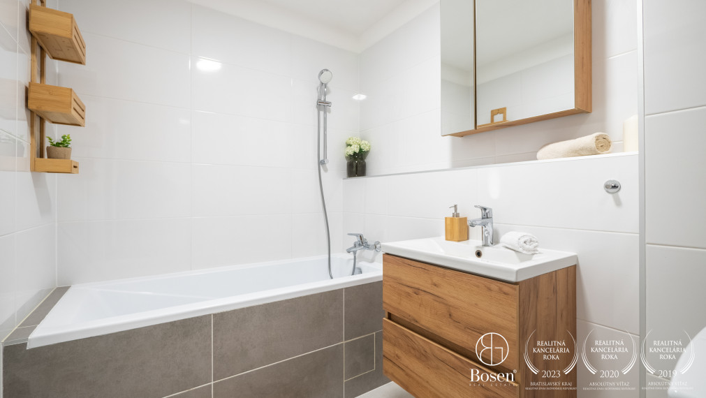 BOSEN | Zariadený 3 izbový byt s loggiou a garážou, ulica Tupého