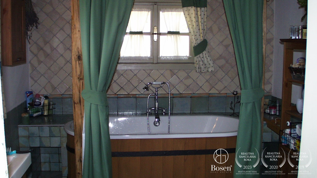 BOSEN | Romantická chalúpka pri vodnom mlyne, Modra - Harmónia