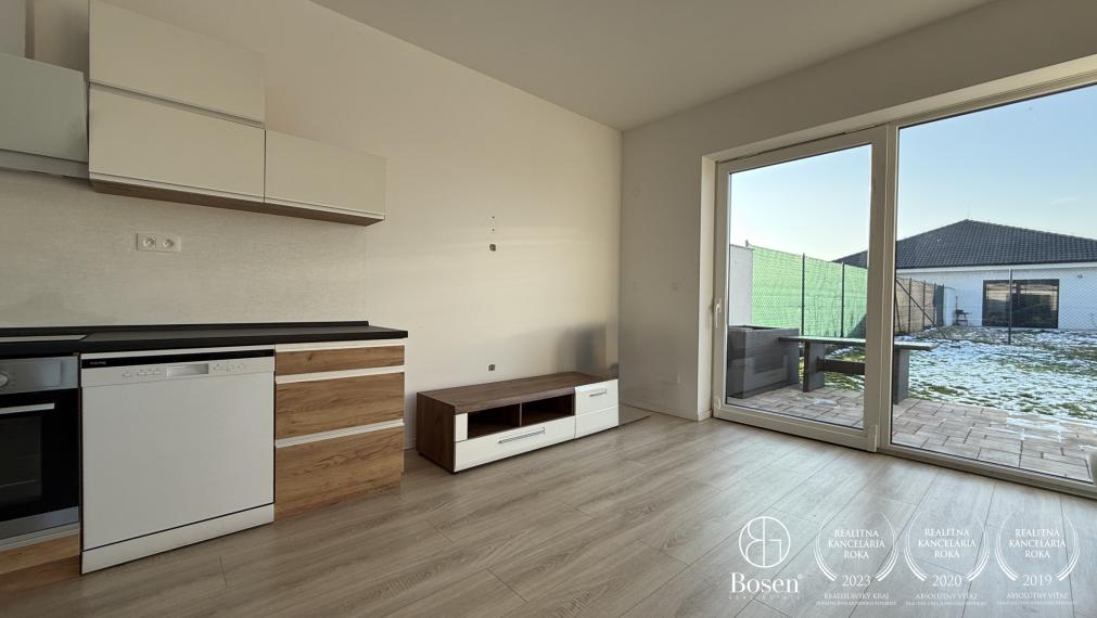 BOSEN | Zariadený trojizbový dom v novej tichej lokalite, Miloslavov, Vrbová, 425 m2