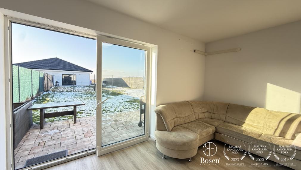 BOSEN | Zariadený trojizbový dom v novej tichej lokalite, Miloslavov, Vrbová, 425 m2