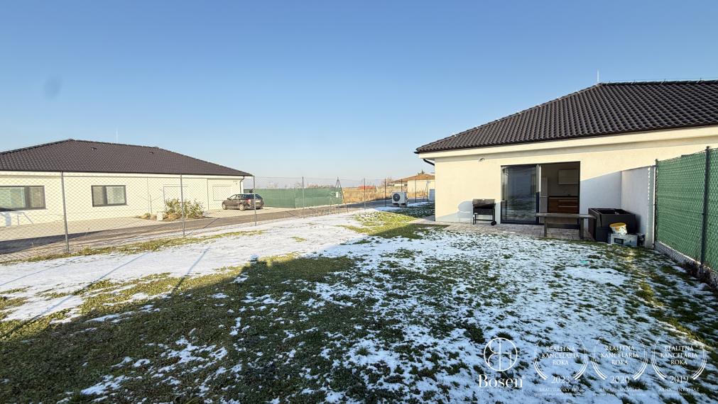 BOSEN | Zariadený trojizbový dom v novej tichej lokalite, Miloslavov, Vrbová, 425 m2
