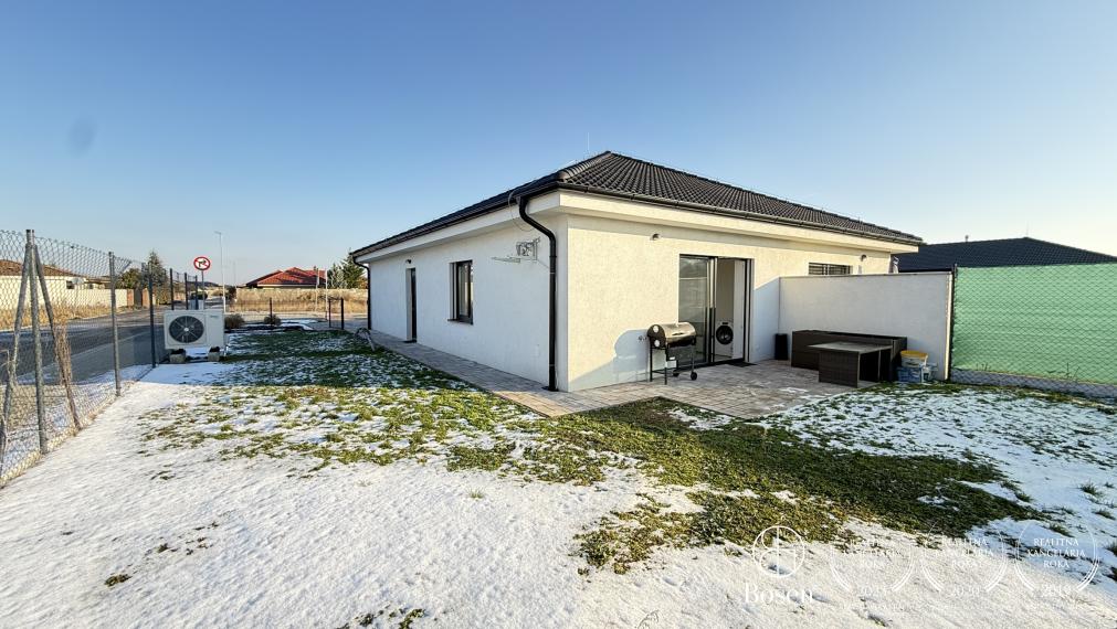 BOSEN | Zariadený trojizbový dom v novej tichej lokalite, Miloslavov, Vrbová, 425 m2