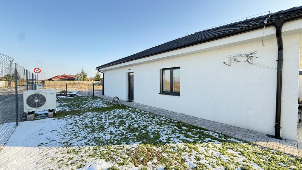 BOSEN | Zariadený trojizbový dom v novej tichej lokalite, Miloslavov, Vrbová, 425 m2