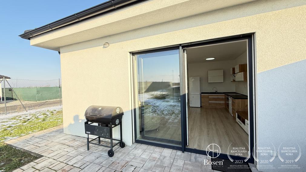 BOSEN | Zariadený trojizbový dom v novej tichej lokalite, Miloslavov, Vrbová, 425 m2