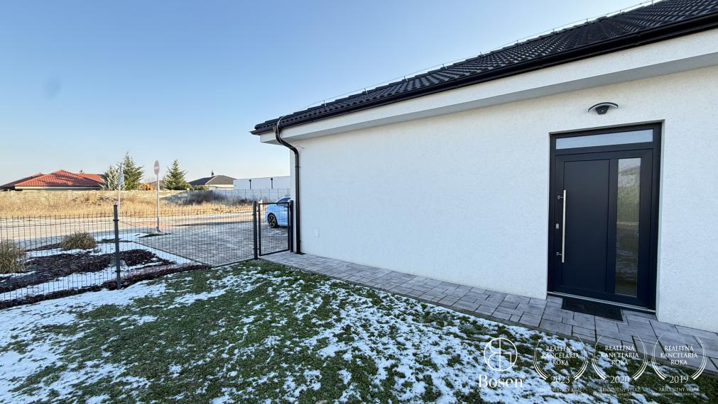 BOSEN | Zariadený trojizbový dom v novej tichej lokalite, Miloslavov, Vrbová, 425 m2