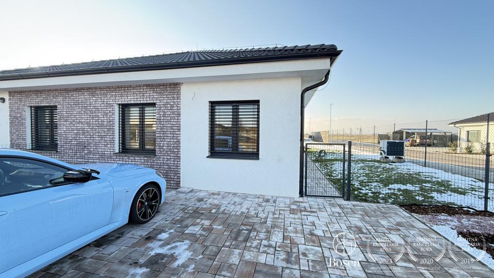 BOSEN | Zariadený trojizbový dom v novej tichej lokalite, Miloslavov, Vrbová, 425 m2