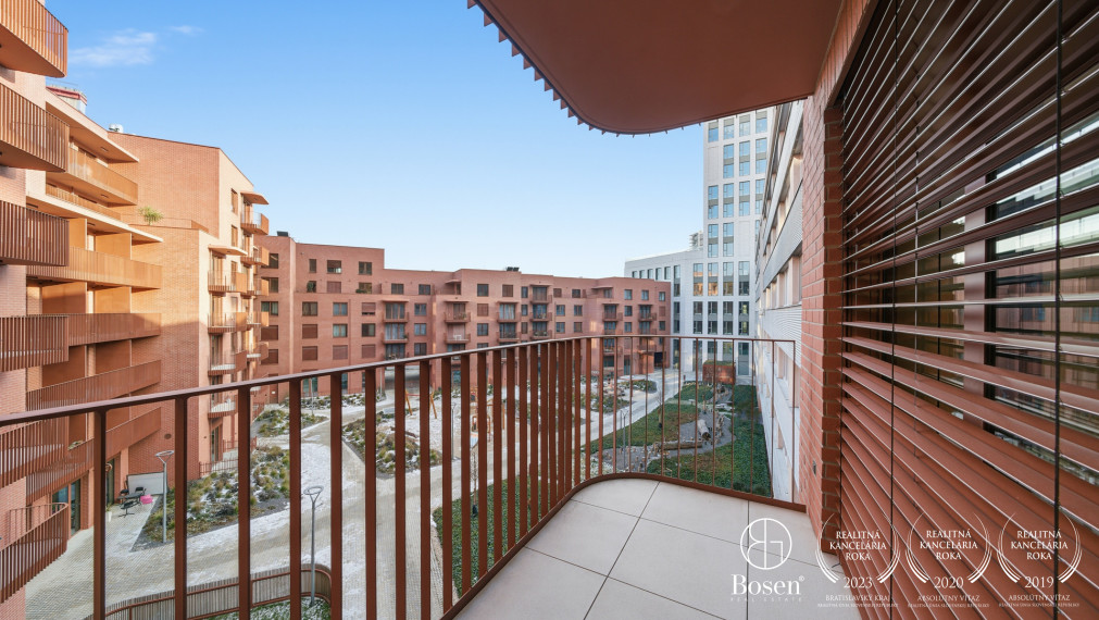 BOSEN | ZWIRN: Kompletne zariadený 3 izbový byt s parkovaním