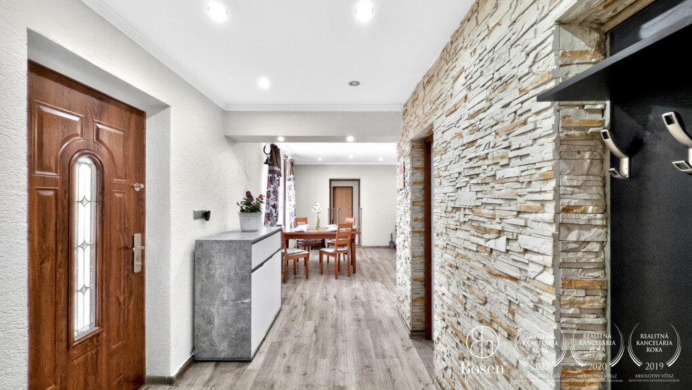 BOSEN | Rodinný dom s vidieckym nádychom v obci Číž, 1009m2