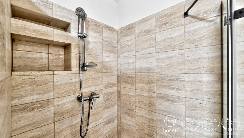 BOSEN | Rodinný dom s vidieckym nádychom v obci Číž, 1009m2