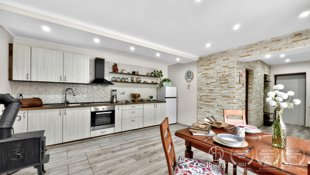 BOSEN | Rodinný dom s vidieckym nádychom v obci Číž, 1009m2