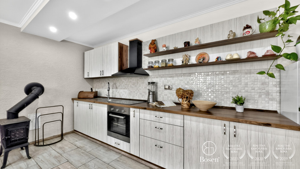 BOSEN | Rodinný dom s vidieckym nádychom v obci Číž, 1009m2